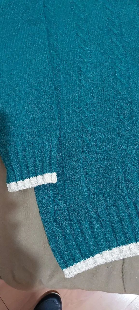 Suéter verde com detalhe em branco - Foto 4