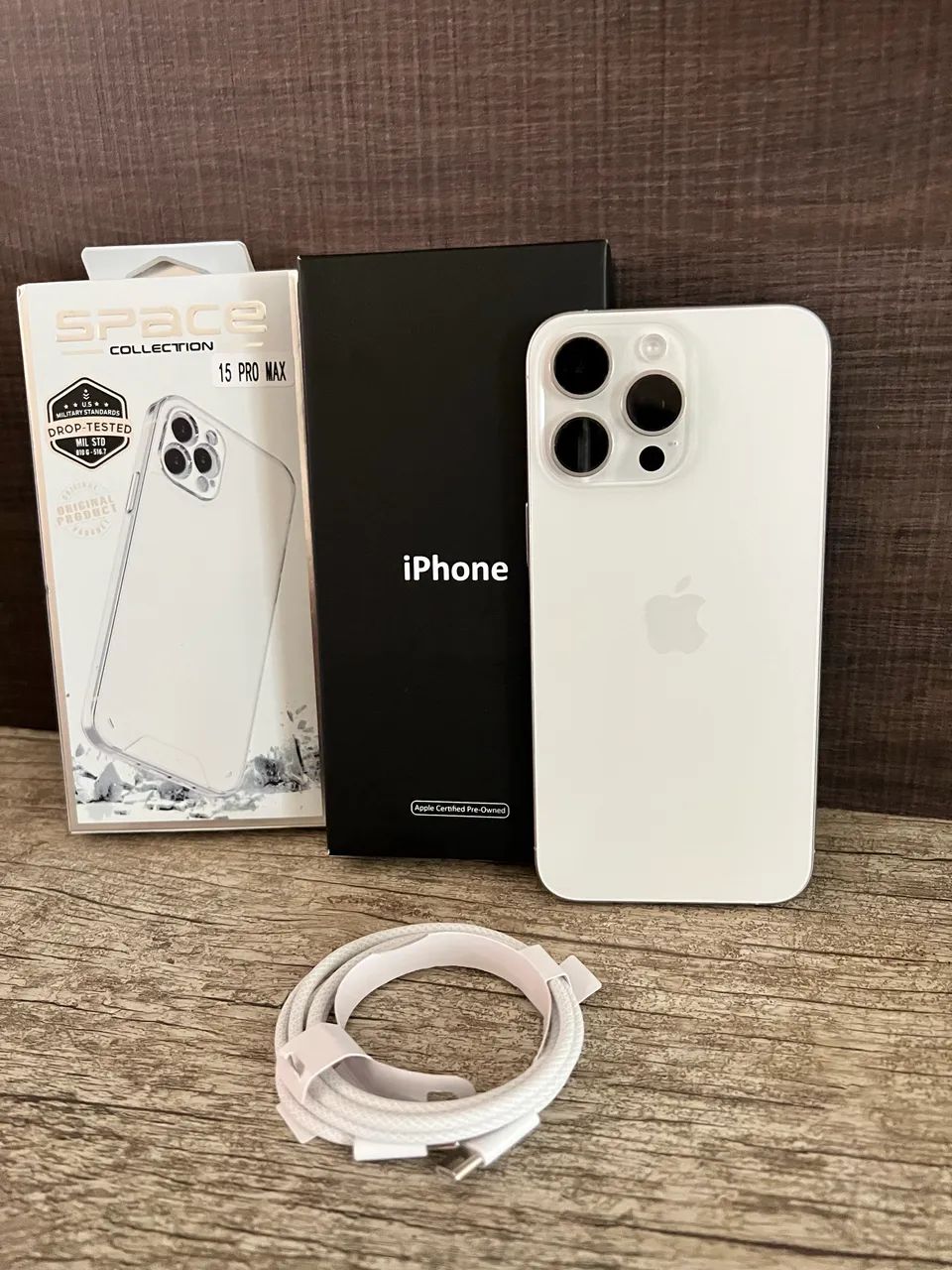 iPhone 15 pro max 256gb branco titanium - Celulares e
