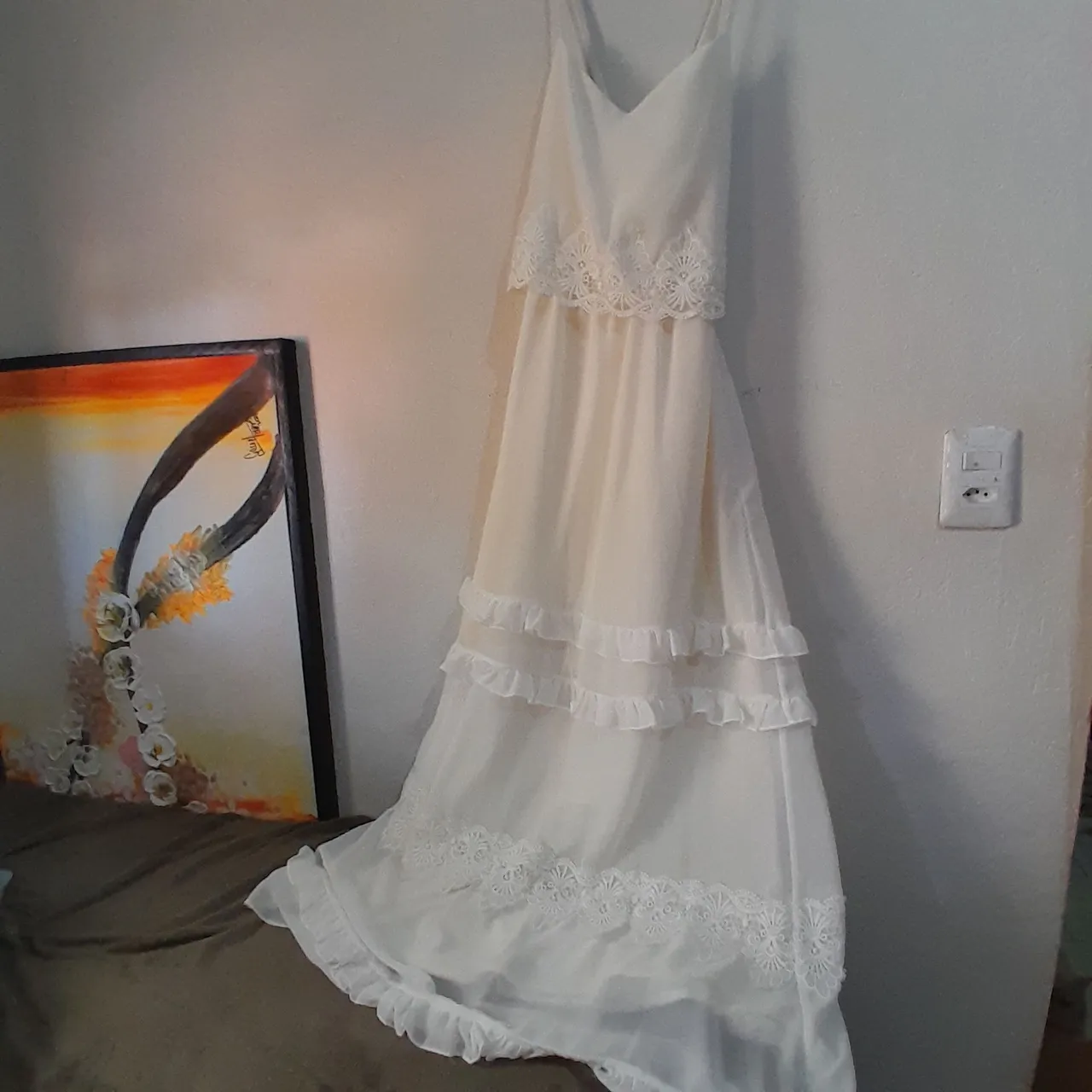 Vestido branco com detalhes em renda