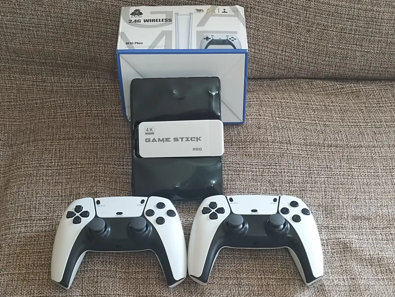 Game Stick 4K Pro com 2 Controles Sem Fio - Diversão Garantida!