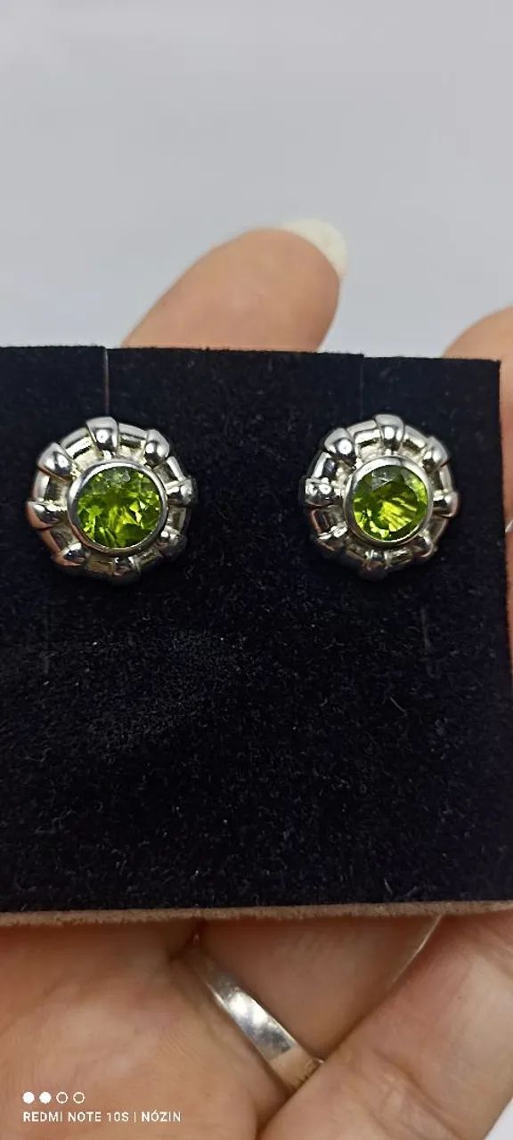 Brinco de Prata 950 com pedra Peridoto. - Foto 4