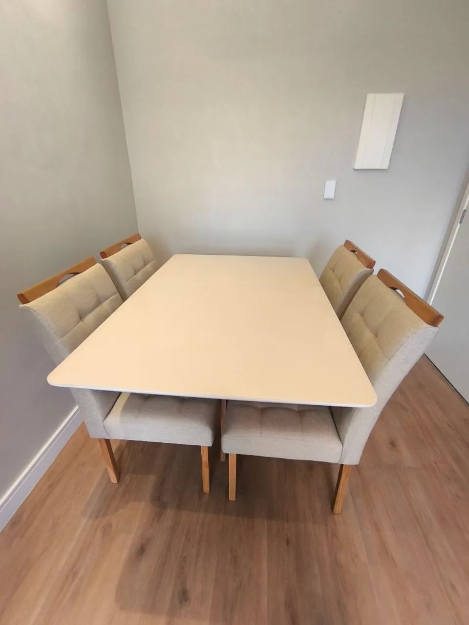 Mesa de Jantar com 4 Cadeiras belíssima 