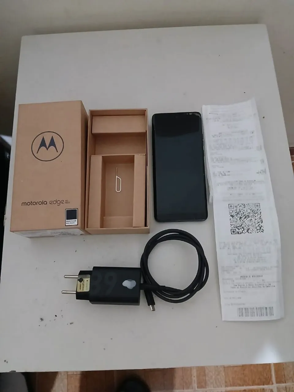 moto Edge 40 neo a prova d'água.