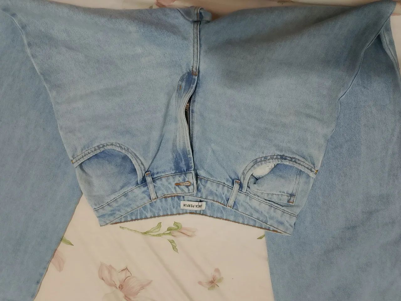 Calça jeans lança perfume - Foto 3
