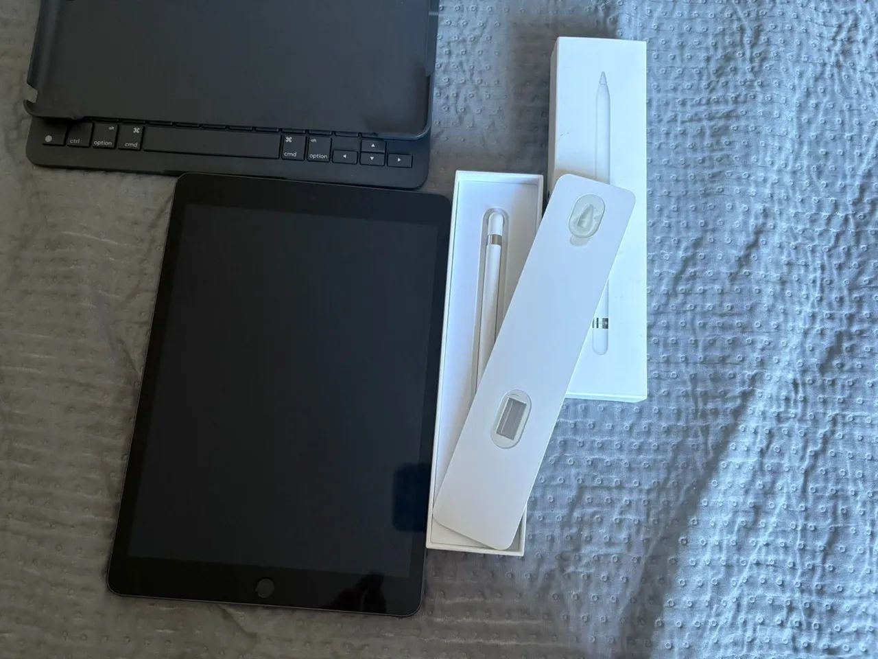 iPad Apple + Apple Pencil original+ capa teclado- Excelente Estado