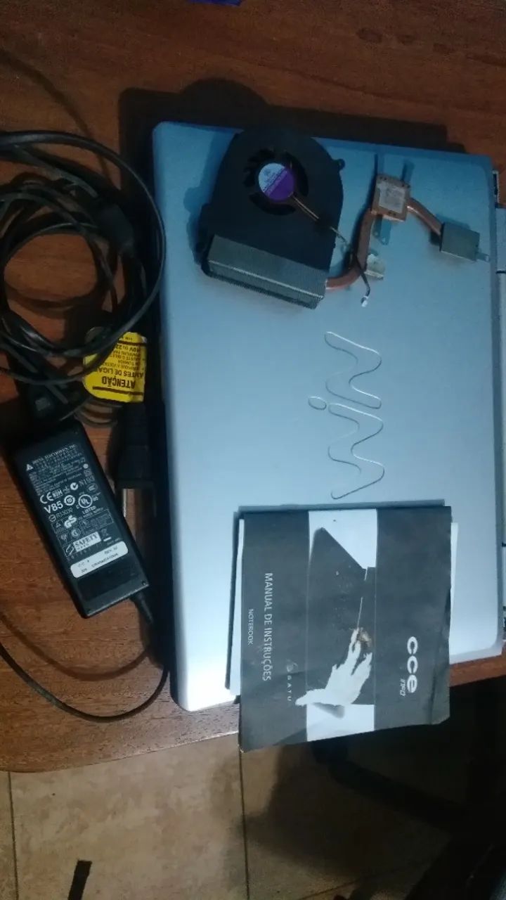 Notebook CCE Win W93 + Carregador E Manual (Para Peças / Sem bateria)
