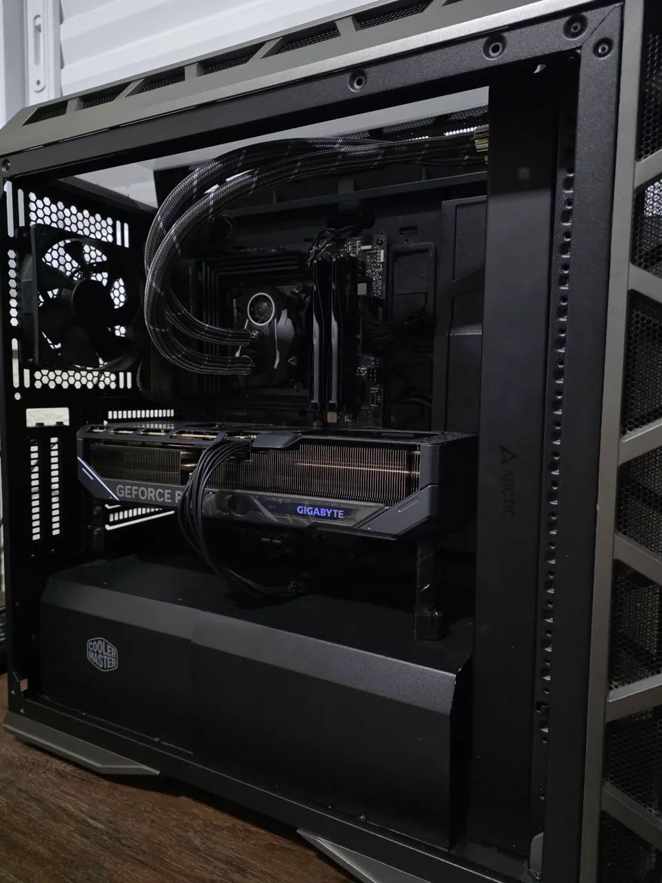 Computador Rtx 5070Ti Gaming OC / Ryzen 9800X3D<br><br>R$