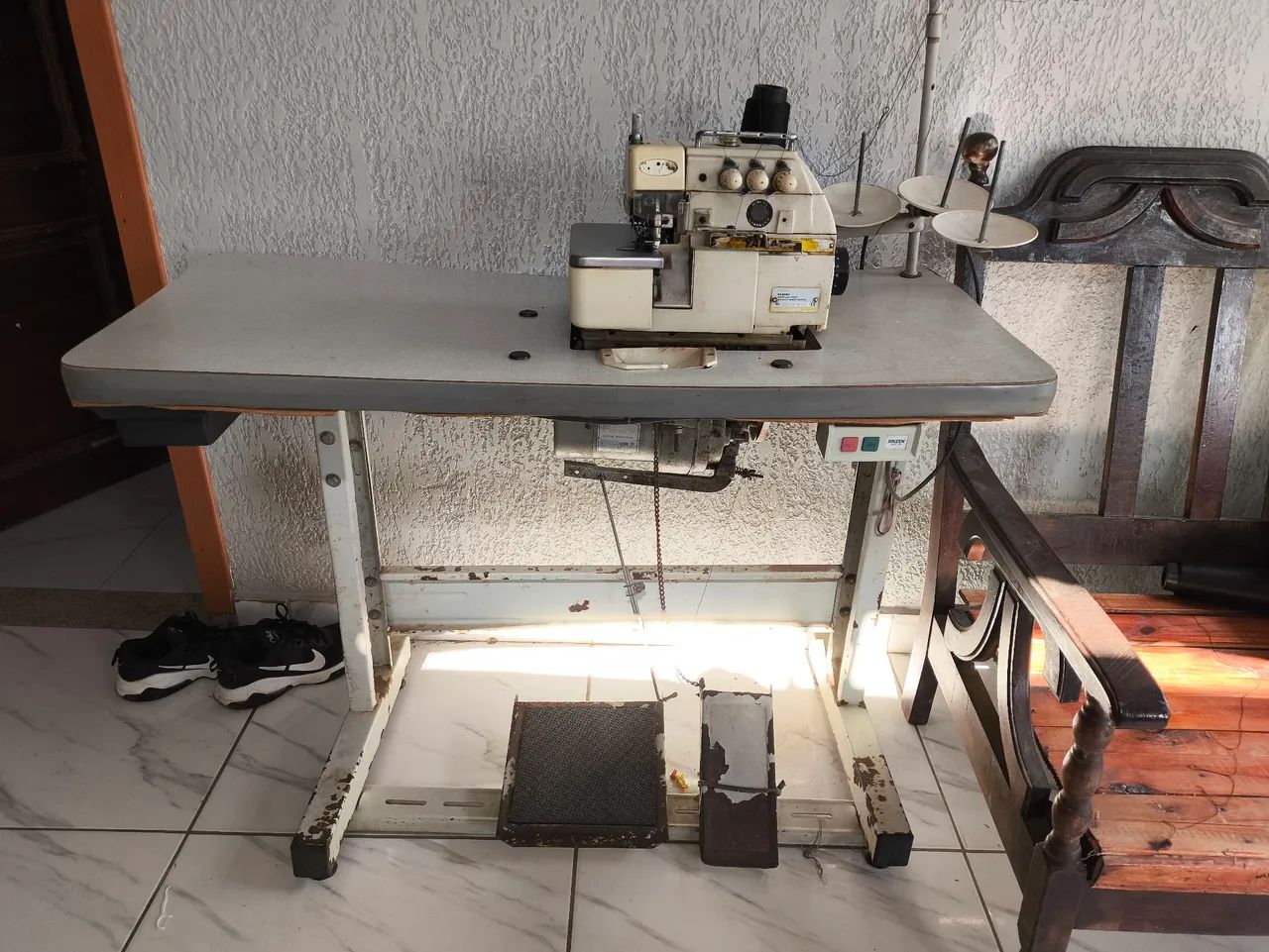 Máquina Overloque Yamata  - Foto 2