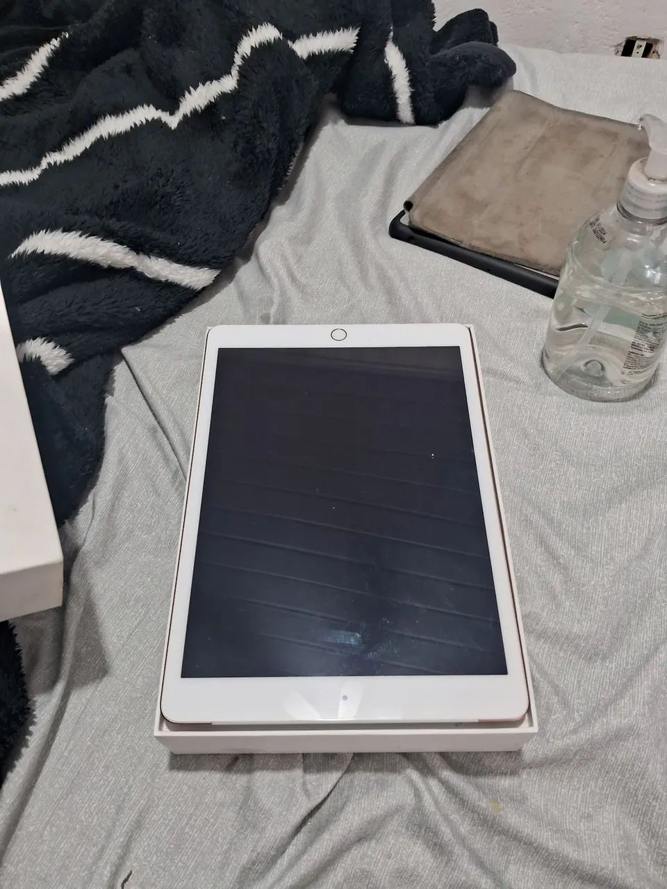 APPLE IPAD 8 GERAÇÃO TELA 10.2 POLEGADAS, 32 GB MEMORIA NA CAIXA E VEM COM CAPA - Foto 3