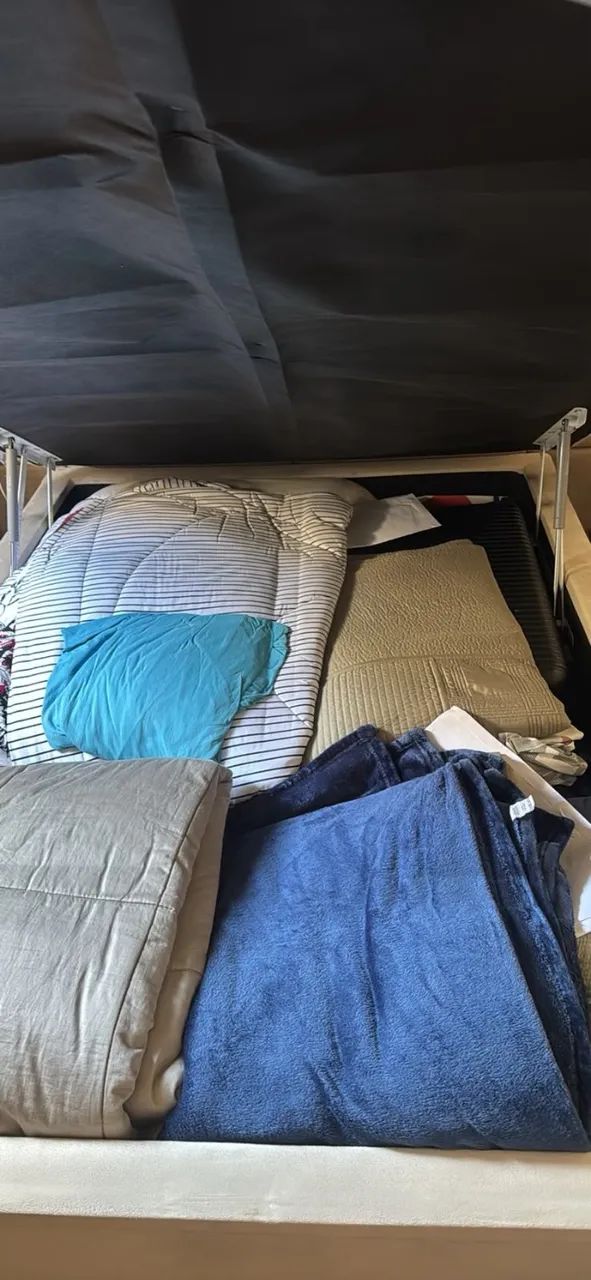Cama de casal Simmons, modelo denver, fabricada em 2018. Base baú em ótimo estado! - Foto 4