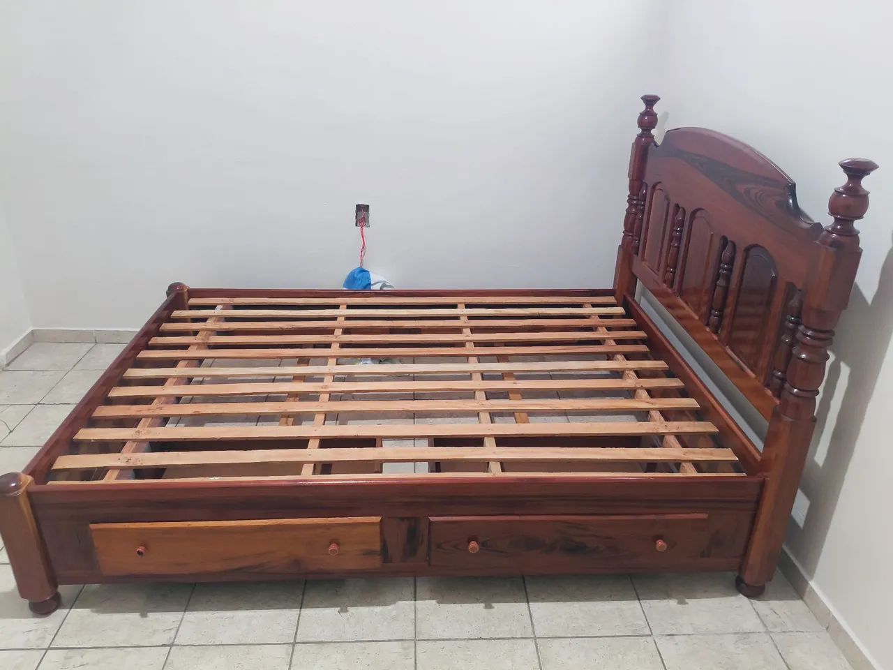 Cama Casal de Madeira c/ 2 Gavetas