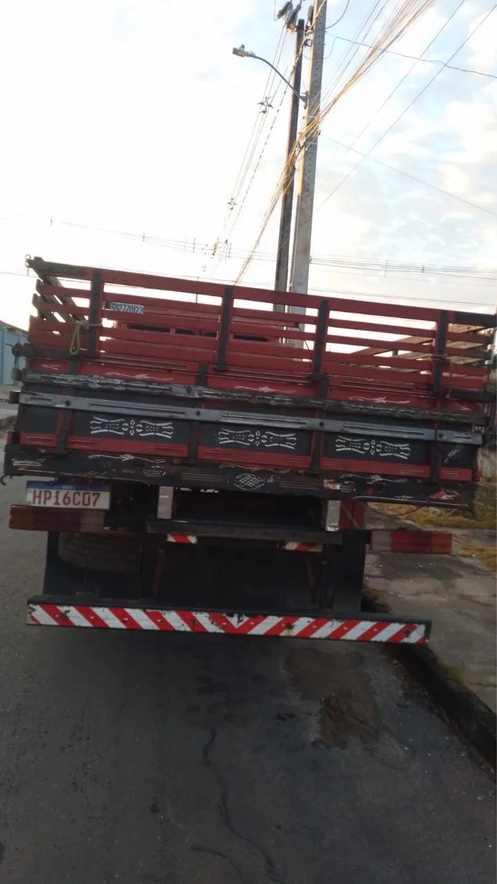 Vendo caminhão Mercedes 710 - Foto 5