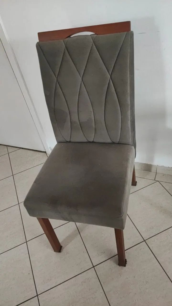 Mesa de Jantar com 4 Cadeiras - Moderna e Elegante! ?