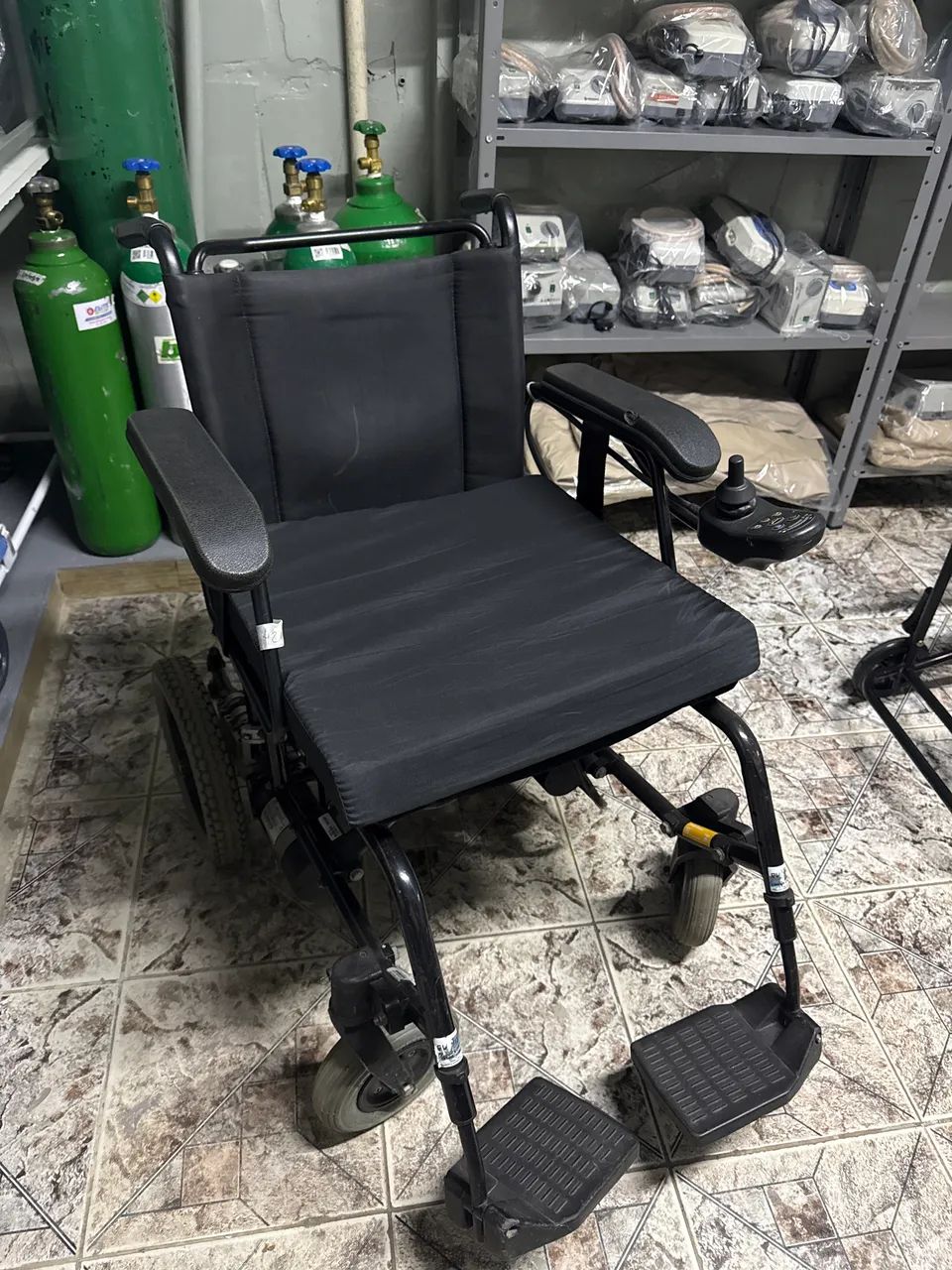 Cadeira de rodas motorizada 