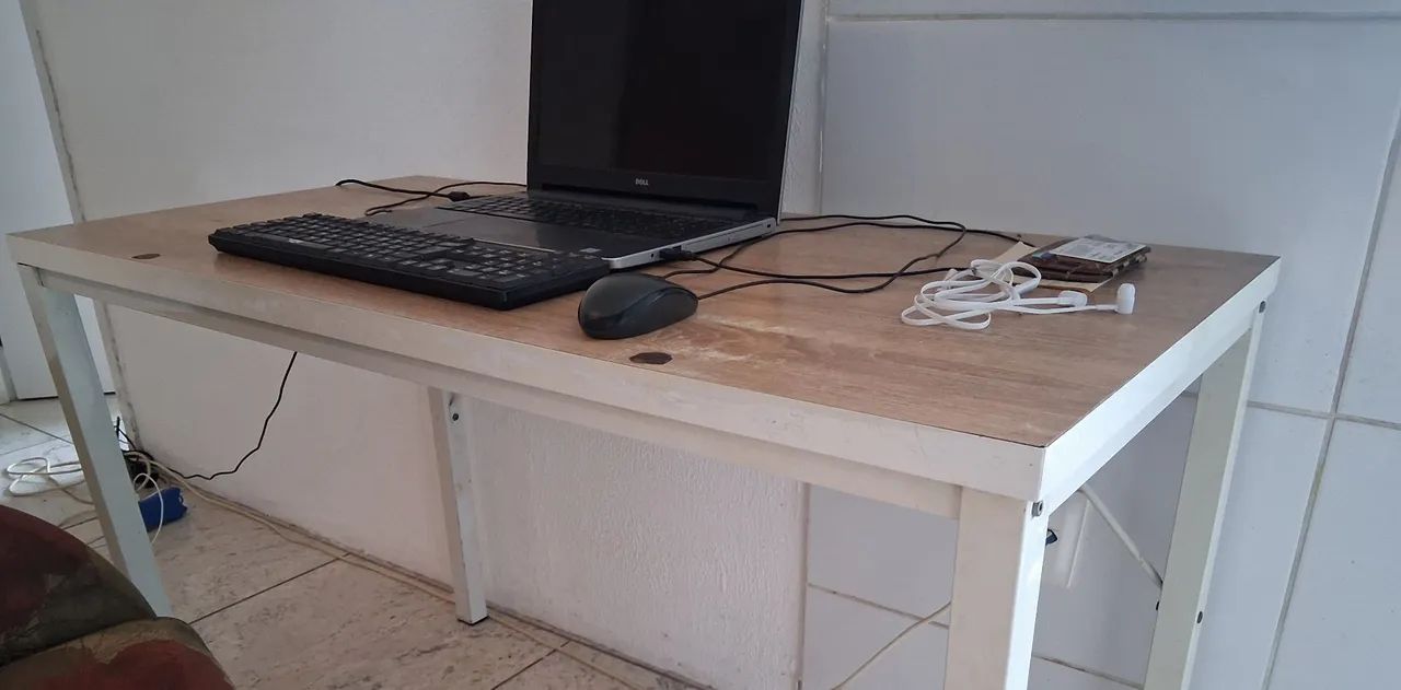 Vendo Mesa leve e espaçosa