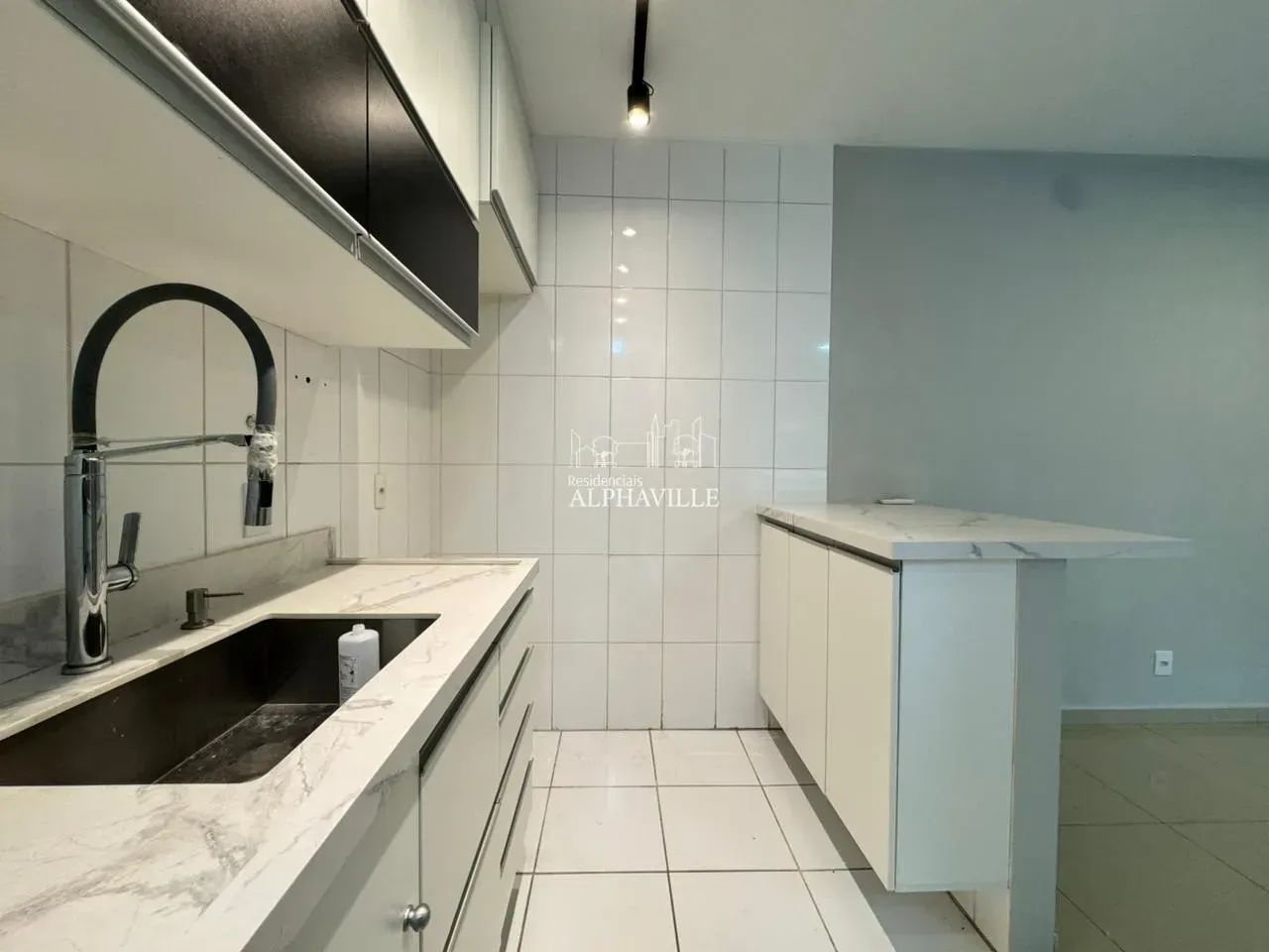 LINDO APTO DE 2 SUÍTES E SALA AMPLIADA PARA LOCAÇÃO NO CENTRO DE ALPHAVILLE - Foto 4
