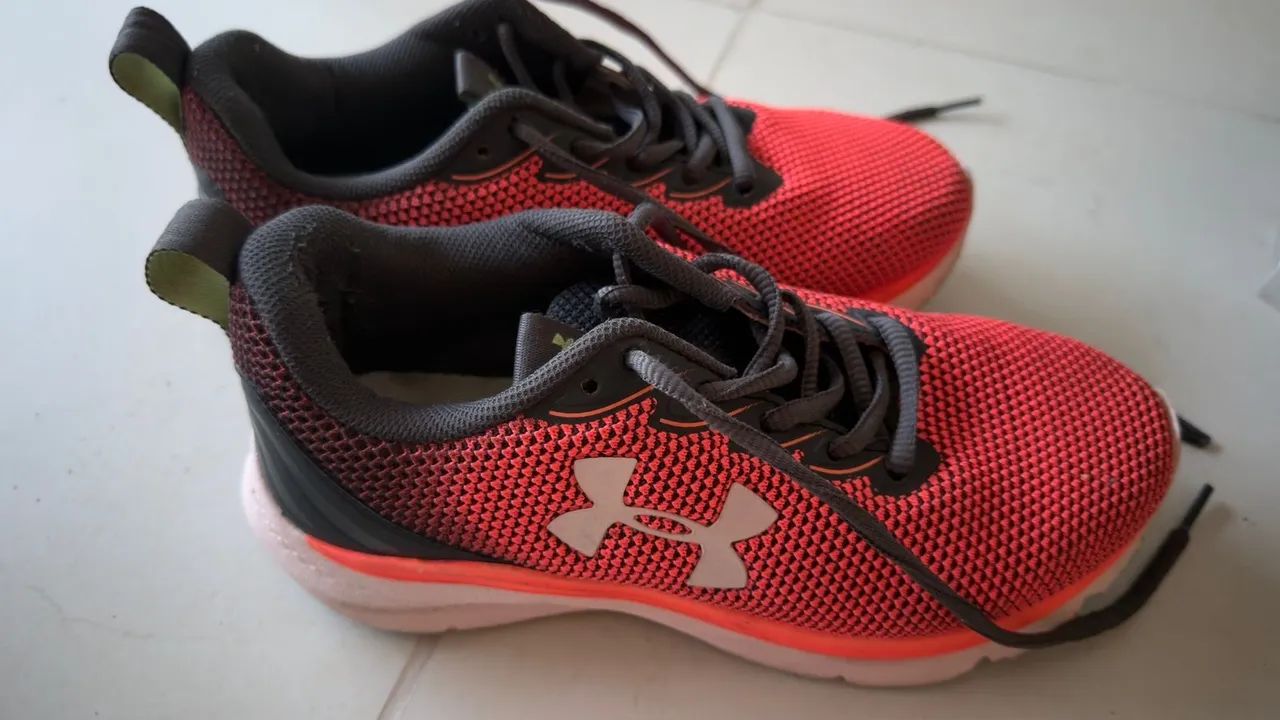 Tênis Under Armour Charged Seminovo 