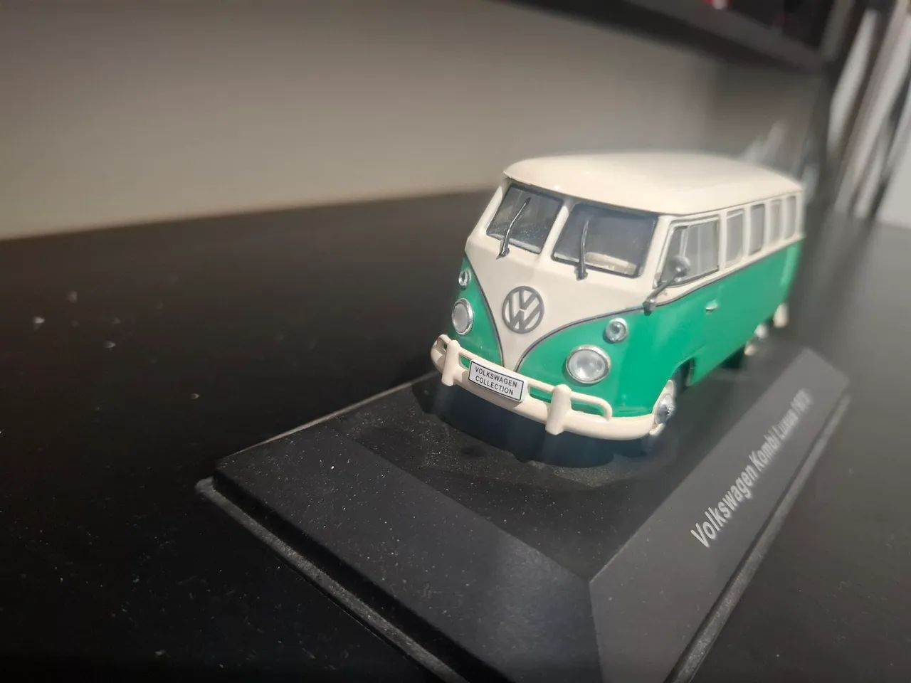 Miniatura VW Kombi Luxus (1973) 1:43 - Foto 3