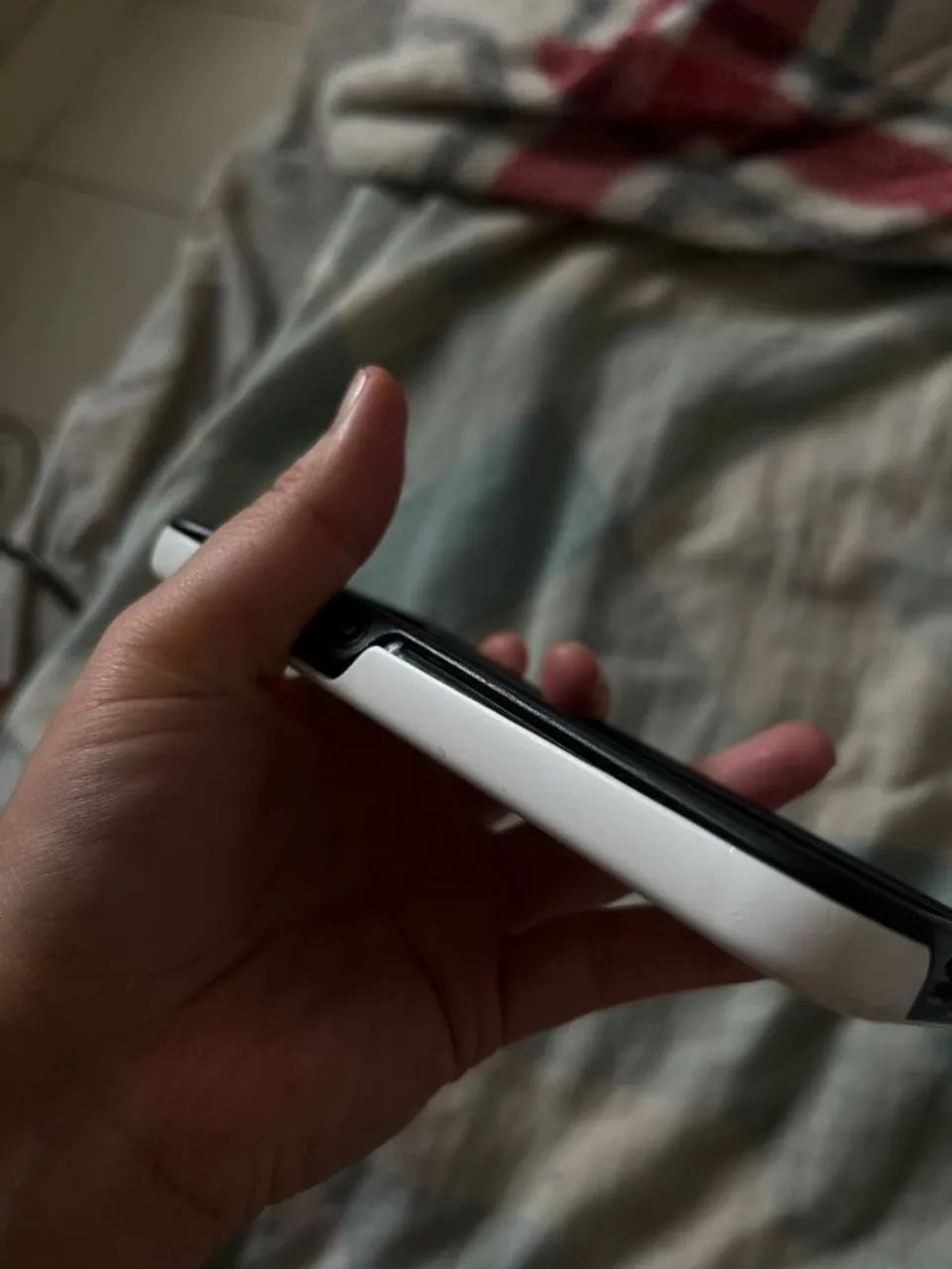 Capa GoCase Iphone 13 preta e branca dupla proteção