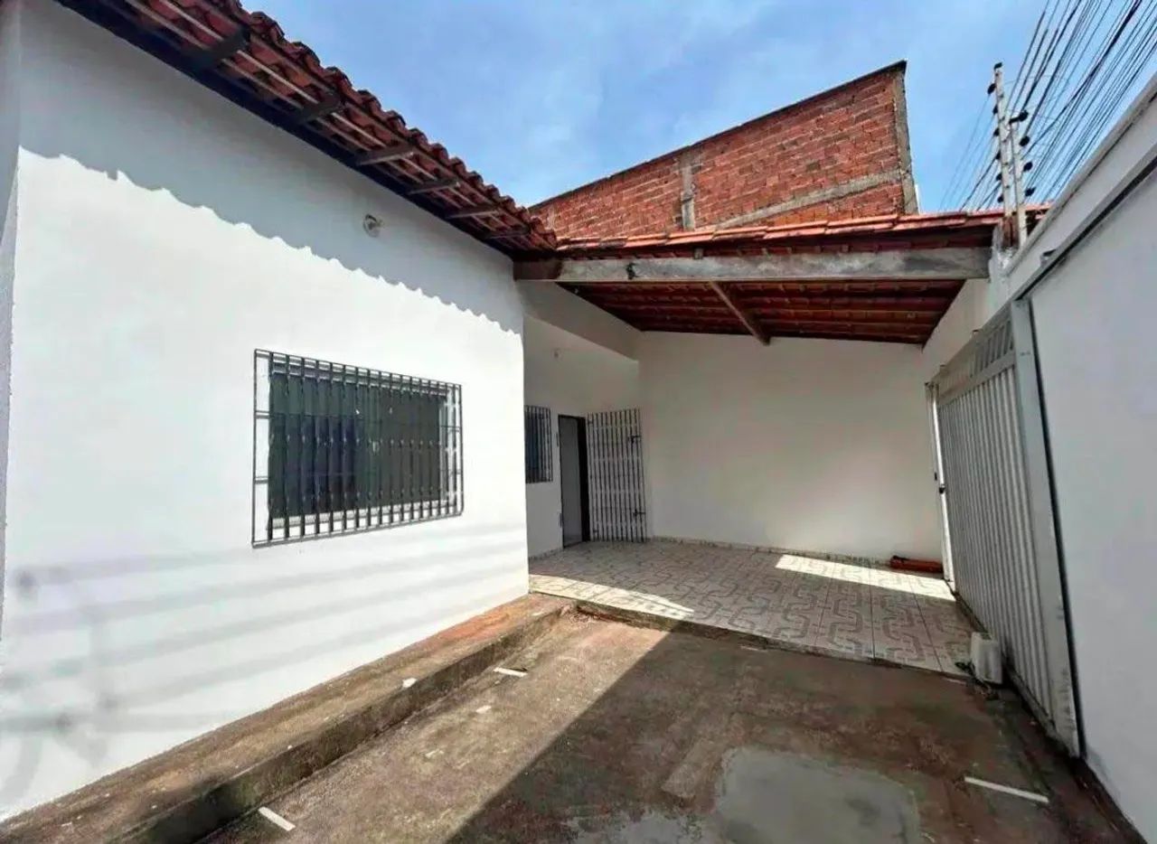 Vende-se casa na cidade operária 