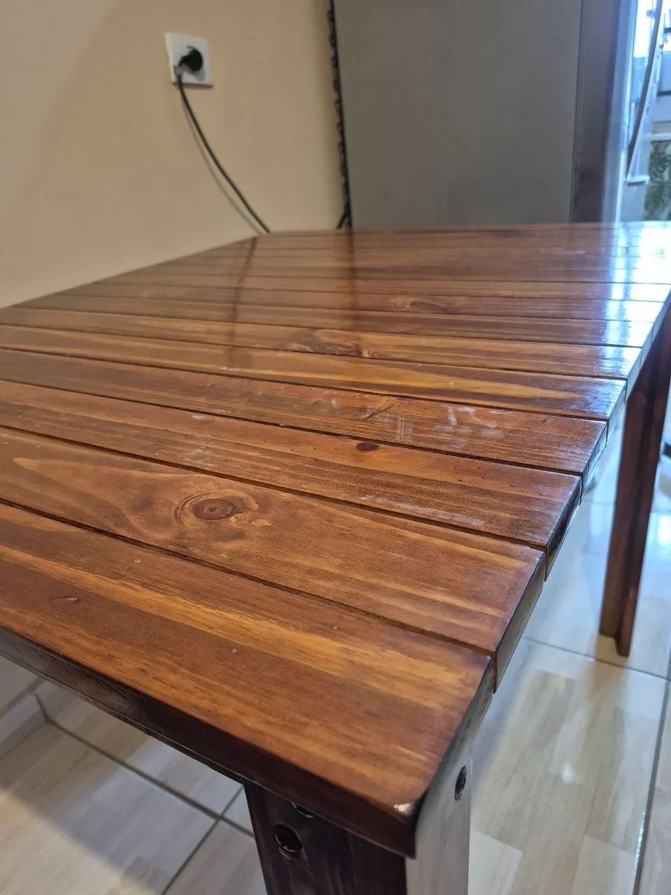 Mesa de Madeira com 4 Cadeiras - Foto 3