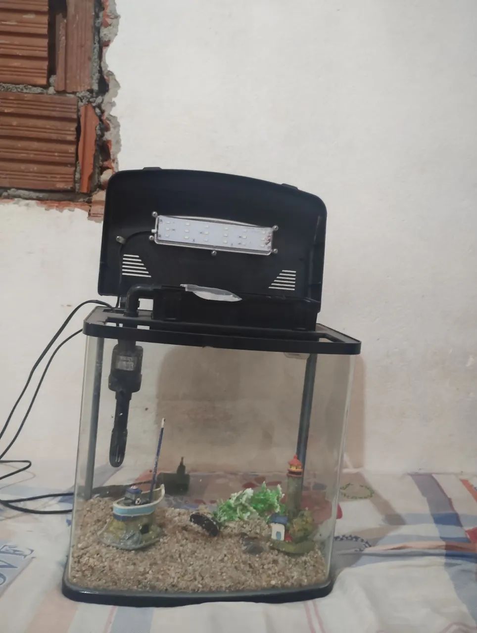Aquário com bomba curvado  20 L com led