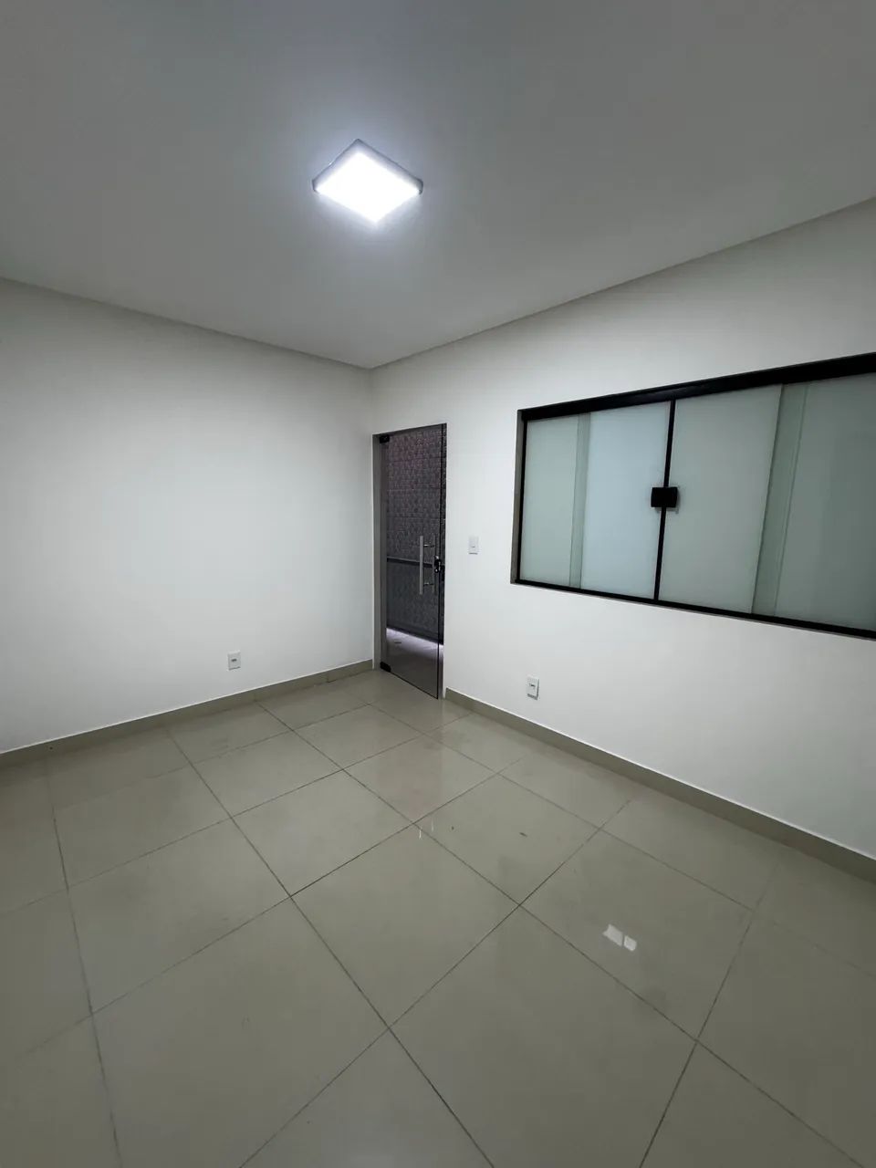 Alugam-se salas comerciais na gruta de Lourdes  - Foto 4