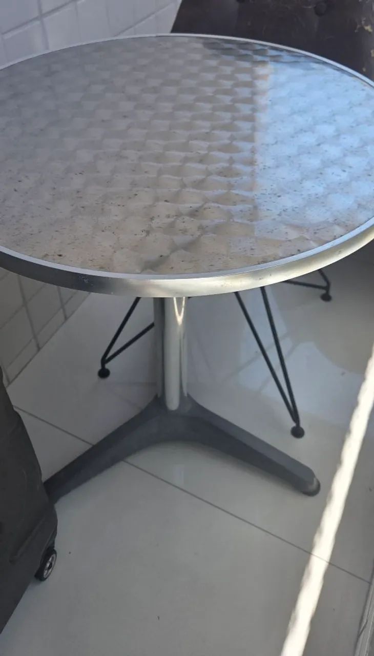 Mesa de alumínio 