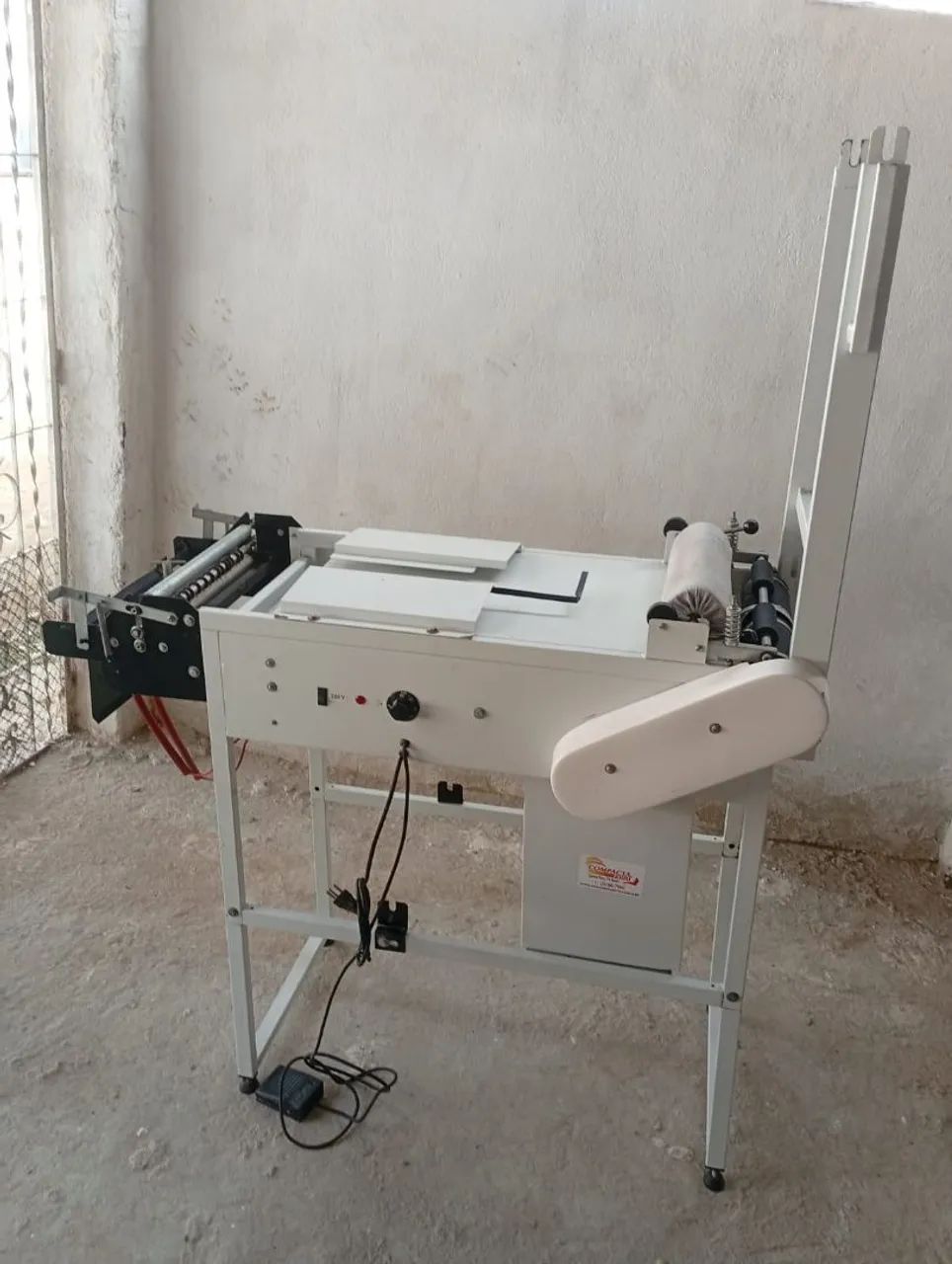 Máquina de fraldas + seladora + insumos  - Foto 4