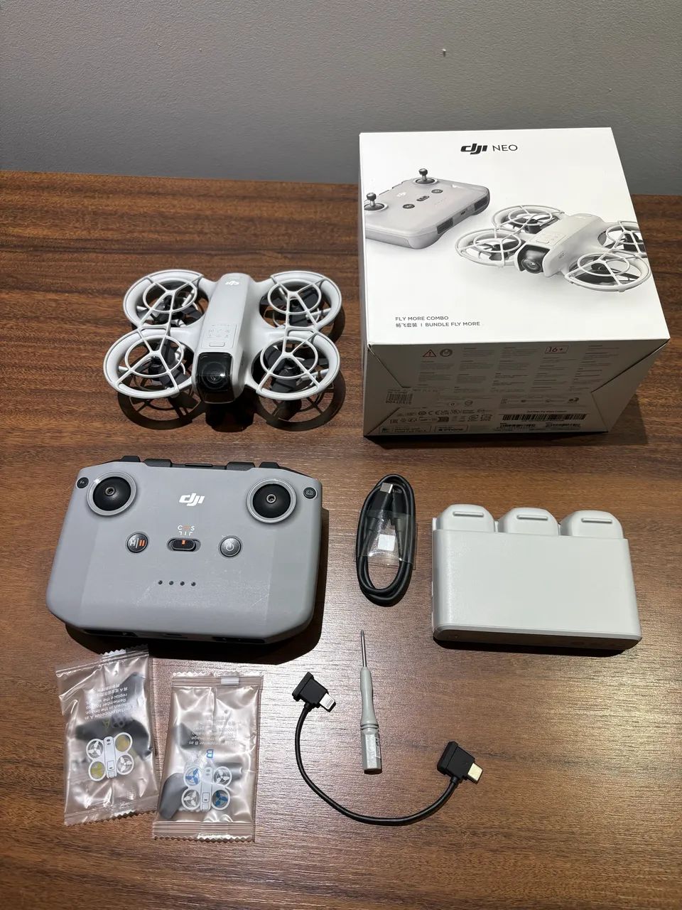 DJI Neo Fly More Combo - Praticamente Zero (Apenas 21 Minutos de Voo) - Foto 2