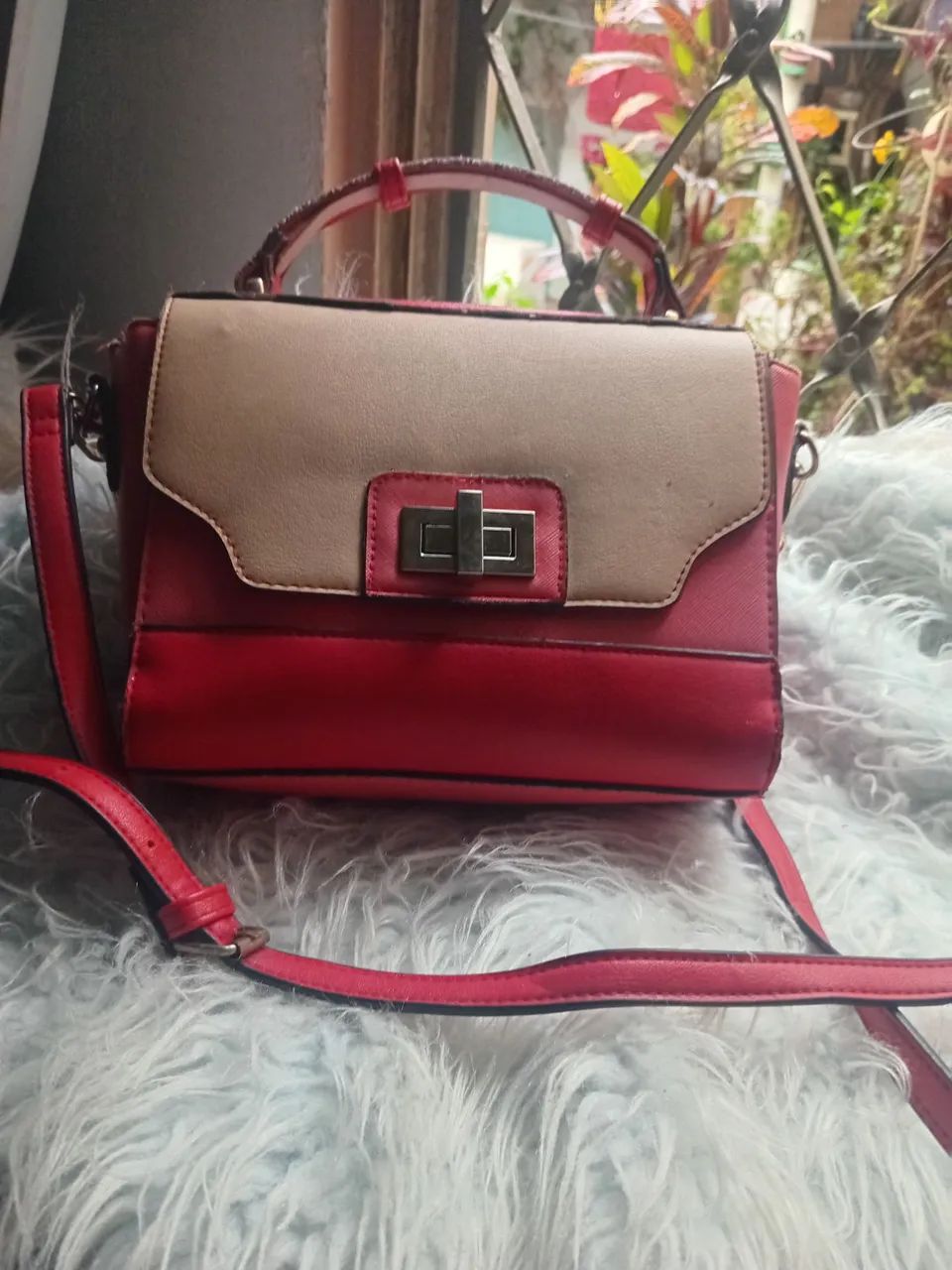 Bolsa feminina tiracolo bege e vermelho  - Foto 5