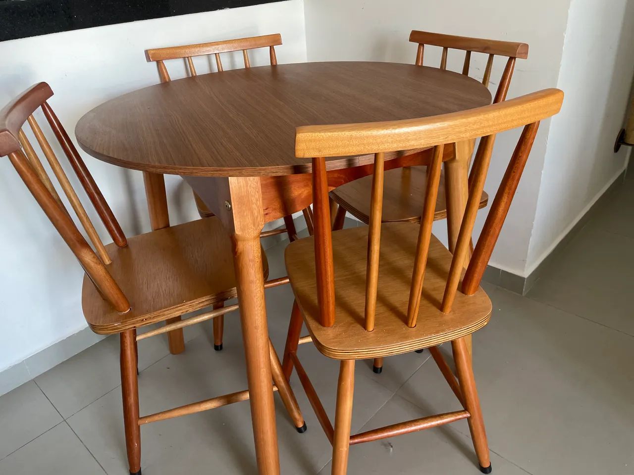 Mesa/ Jogo De Jantar 90 Cm + 04 Cadeiras