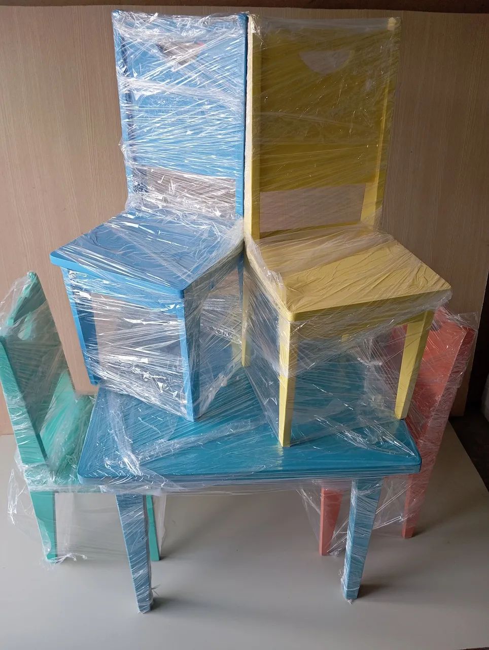 Mesa infantil com 4 cadeiras  - Foto 4