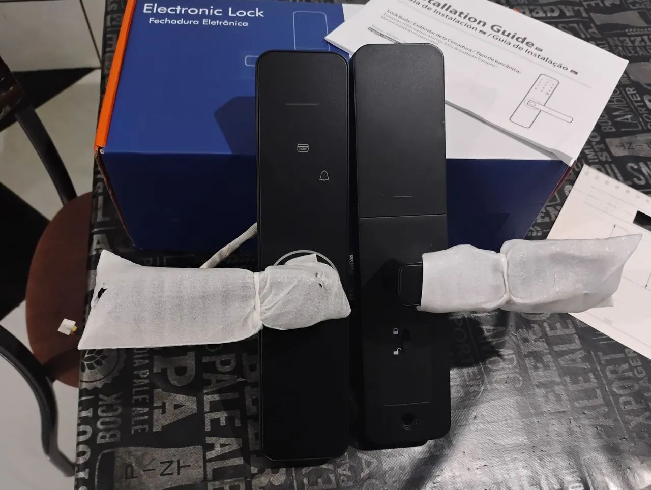 Fechadura Eletrônica Digital Inteligente (Senha e Cartão) - NOVA