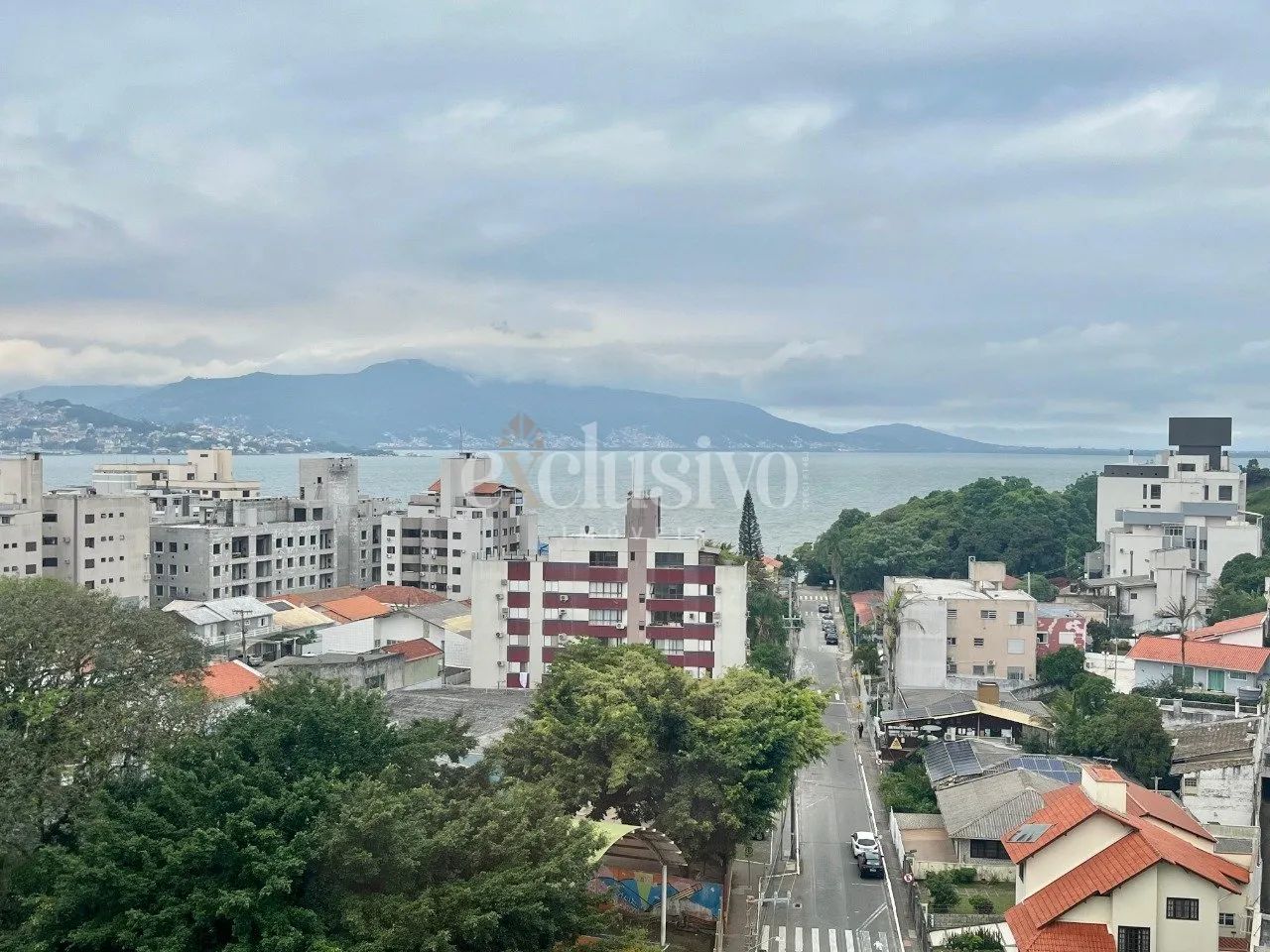 Apartamento 3 dormitórios com vista mar em Coqueiros