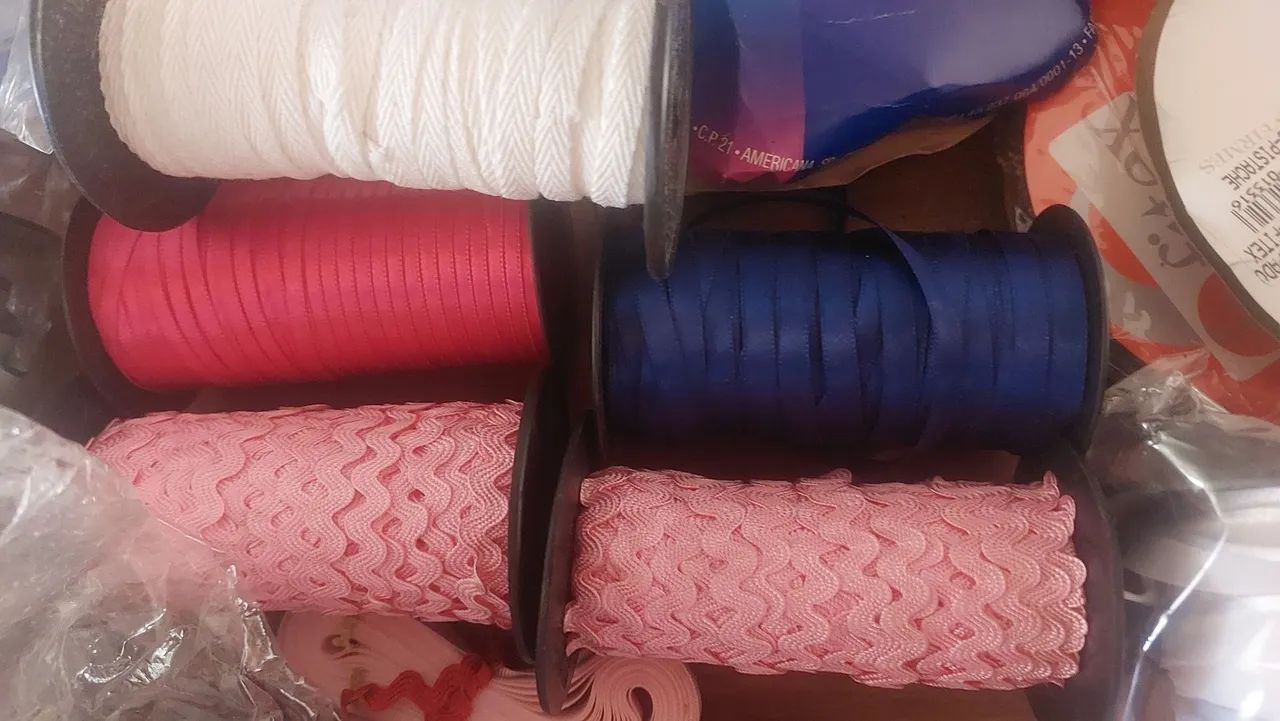 Linhas fitas e botões  - Foto 4