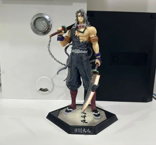 Figure Uzui Demon Slayer 30cm x 20cm