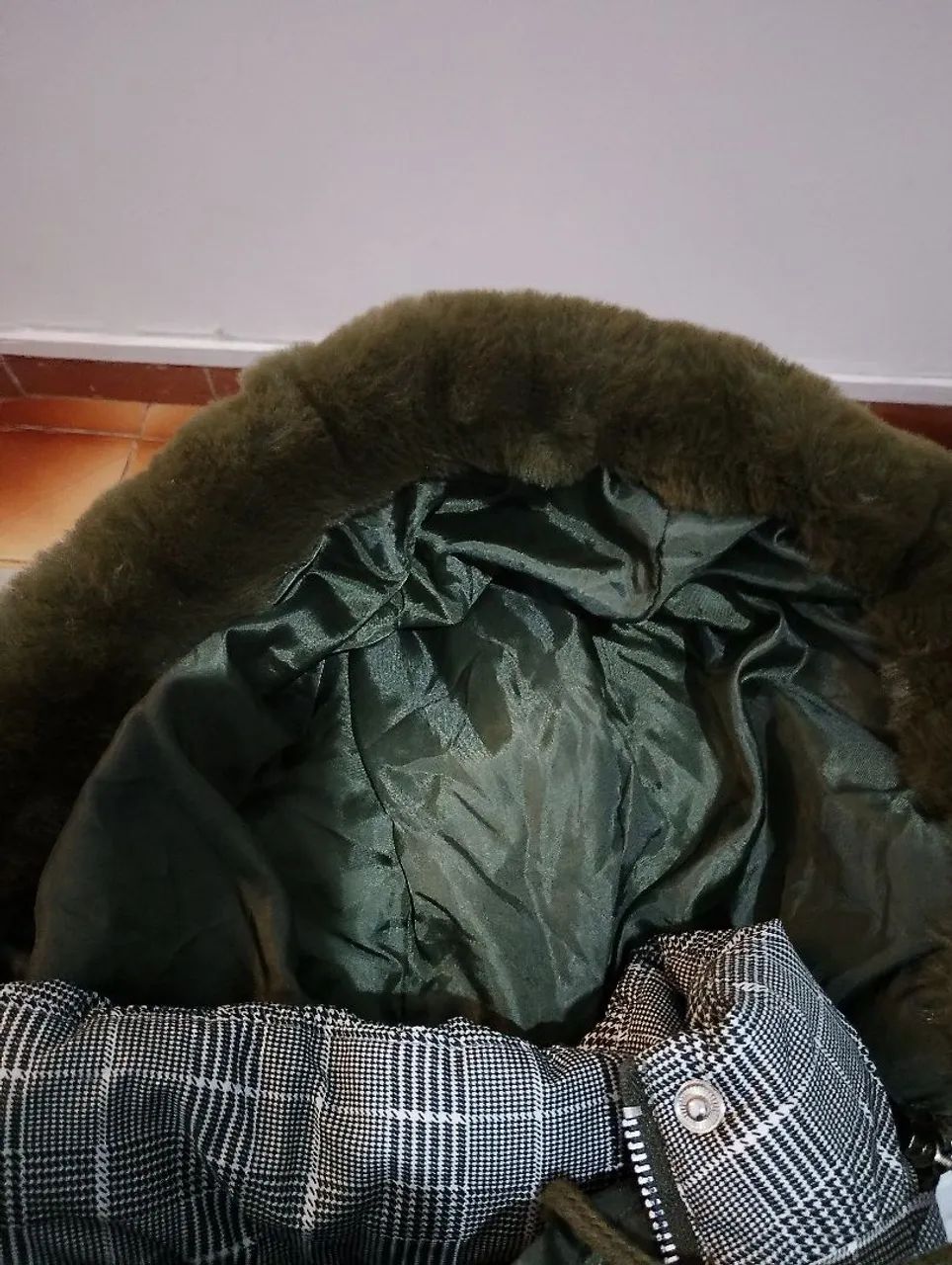 Jaqueta puffer feminina com capuz removível  - Foto 2