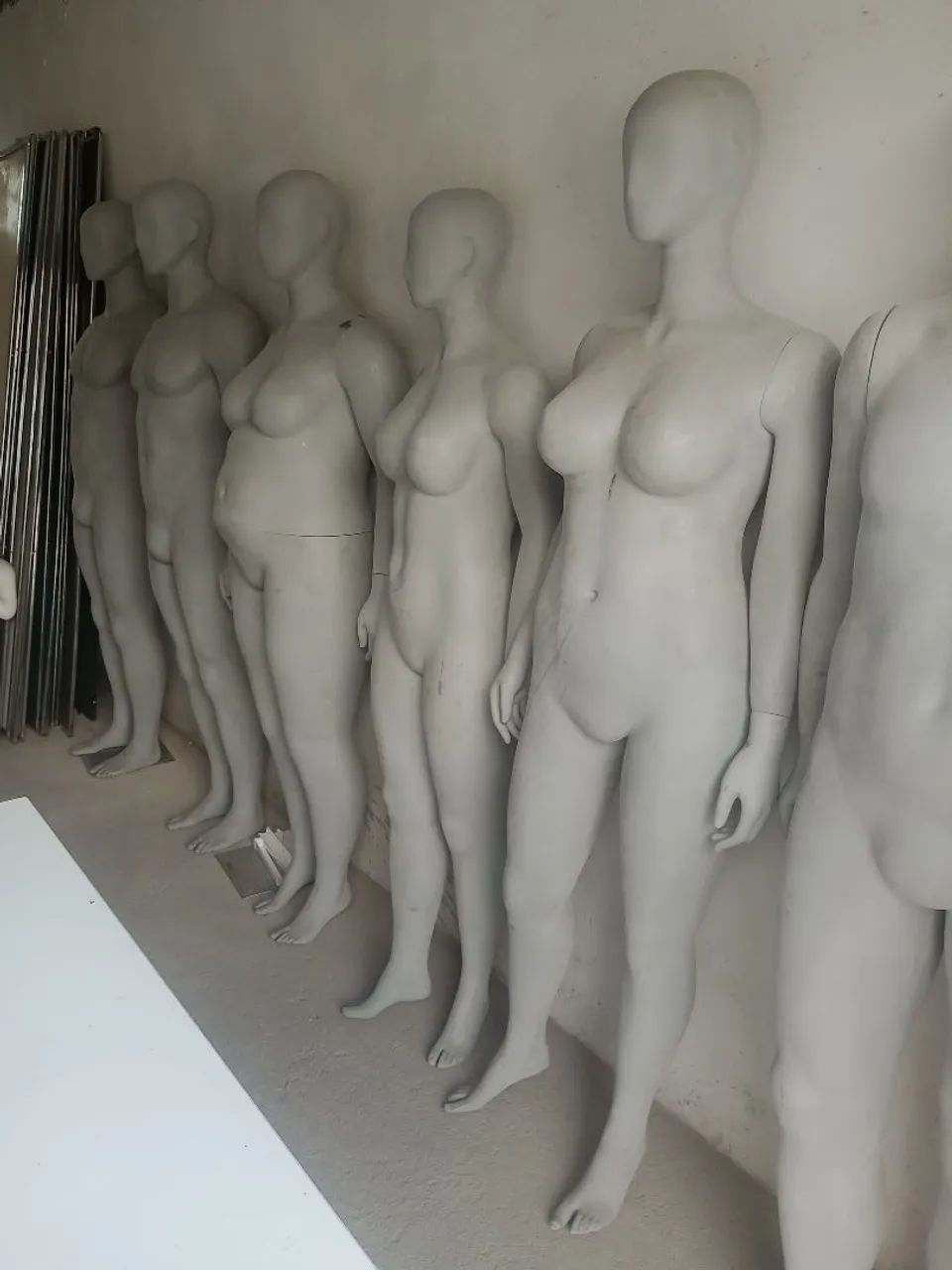 Manequim masculino e feminino 