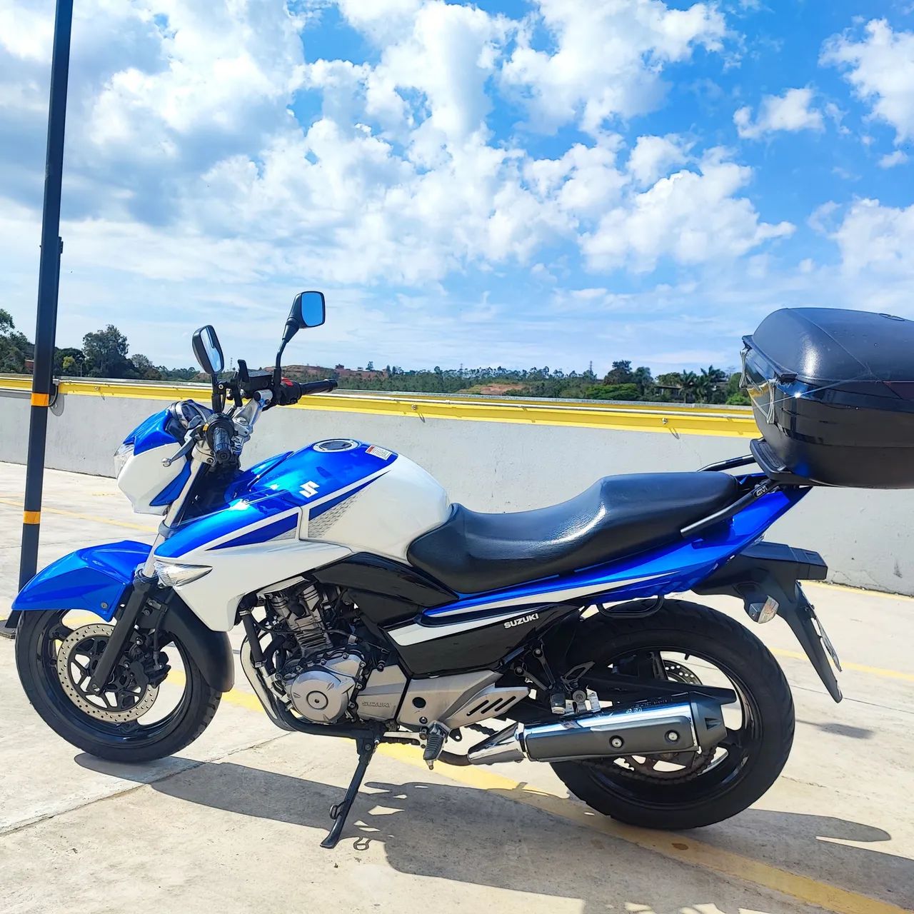 SUZUKI INAZUMA 2015