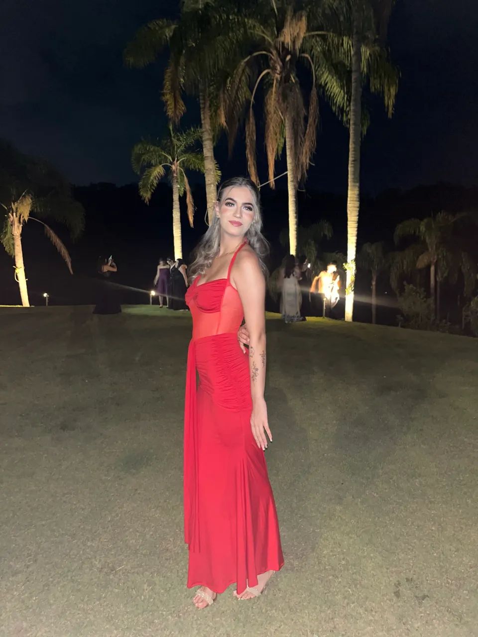 Vendo Vestido Vermelho elegante  - Foto 2