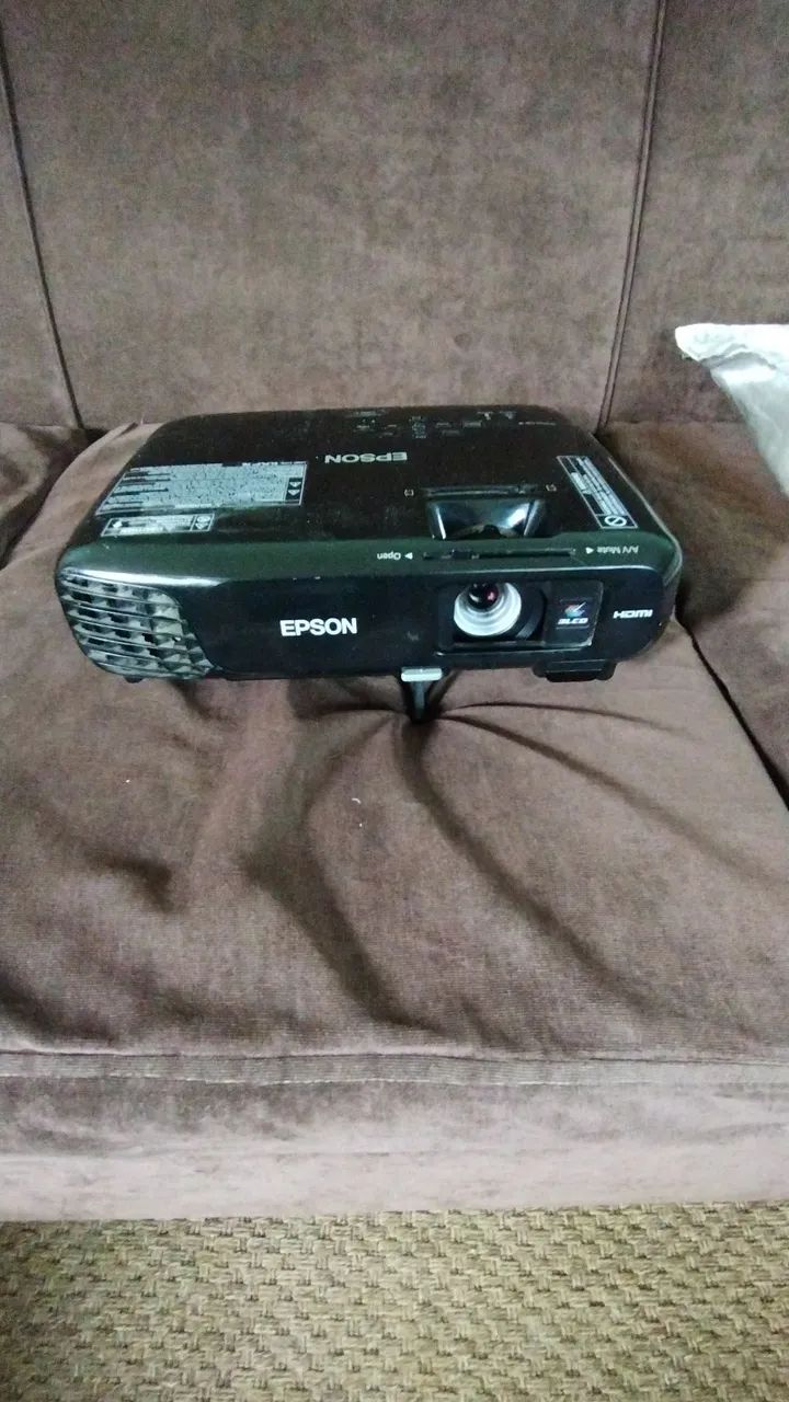 Vendo projetor Epson s18+ - Foto 2