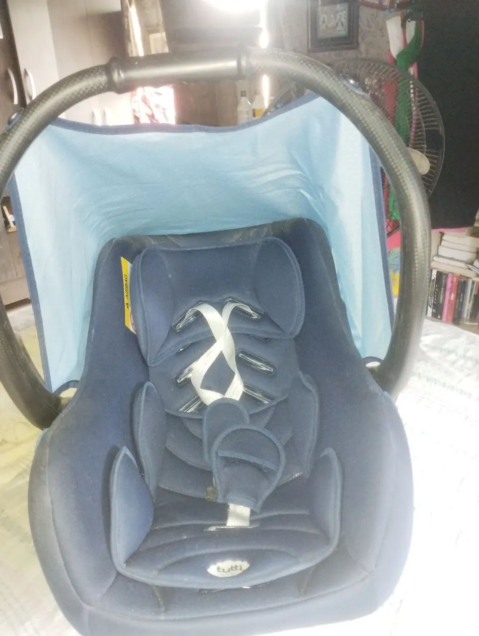 Vende-se um bebê conforto 