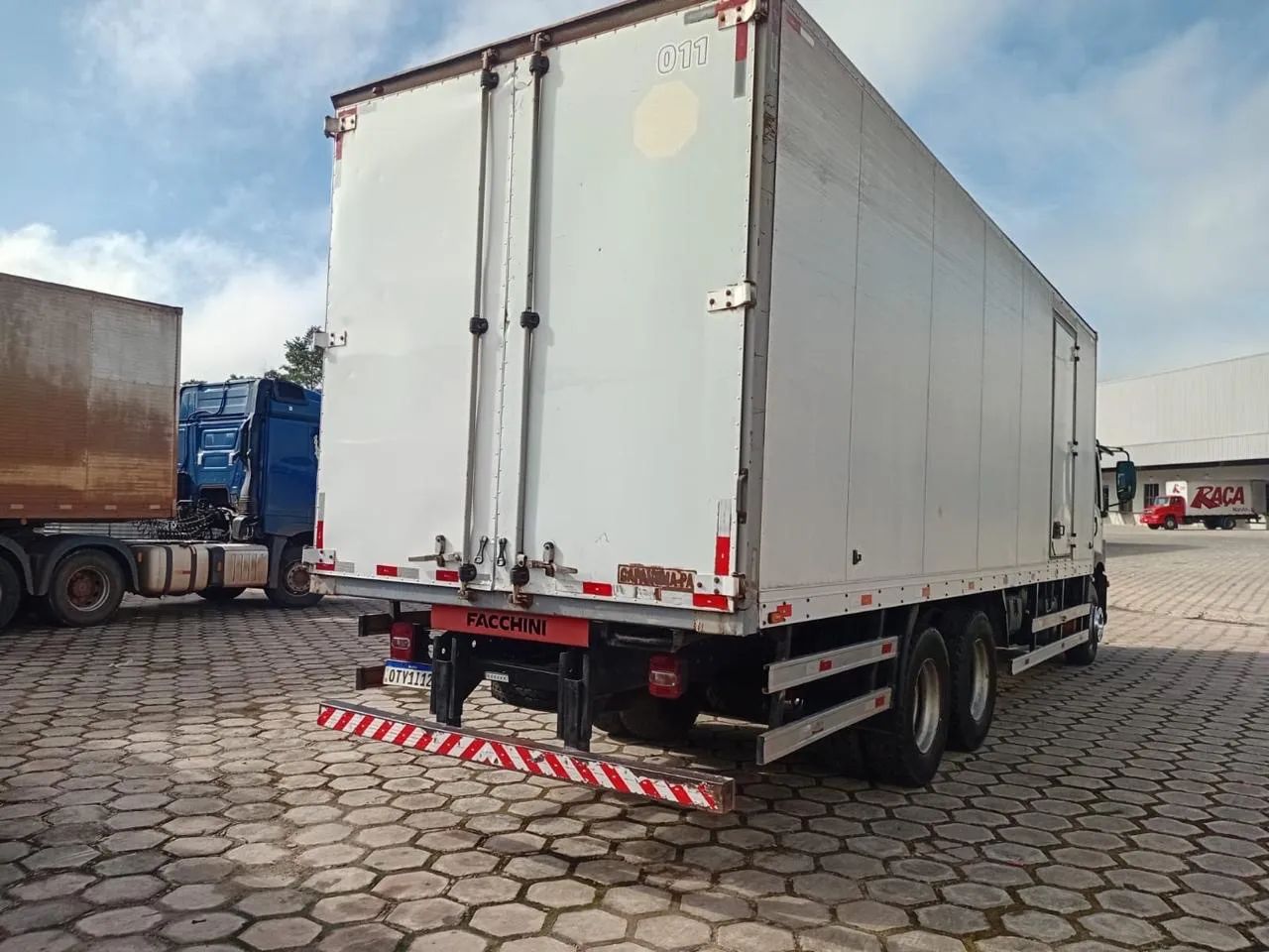VW 24-280 ano 2013  - Foto 2