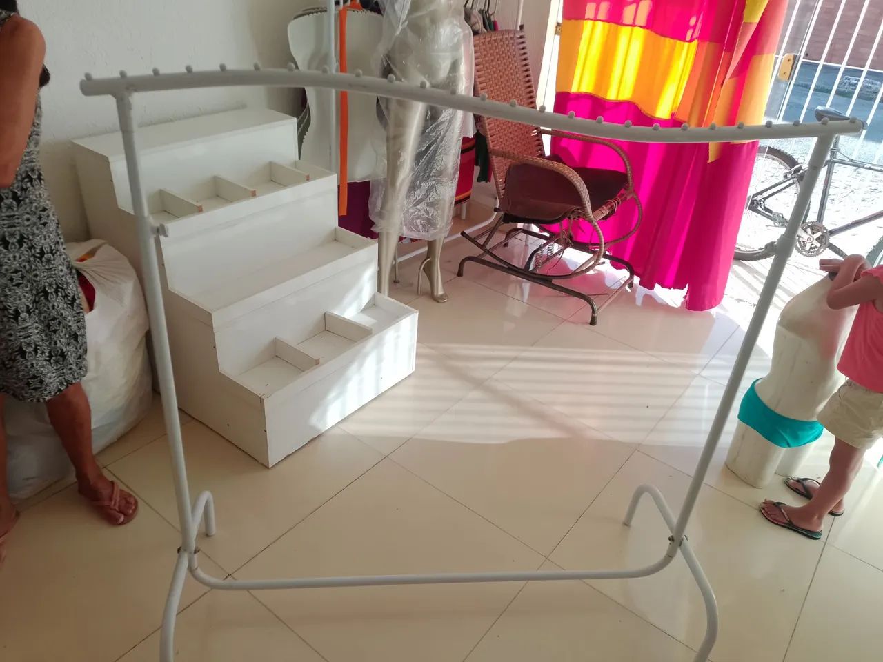 Vendo Arara Cabideiro Branco - Foto 2