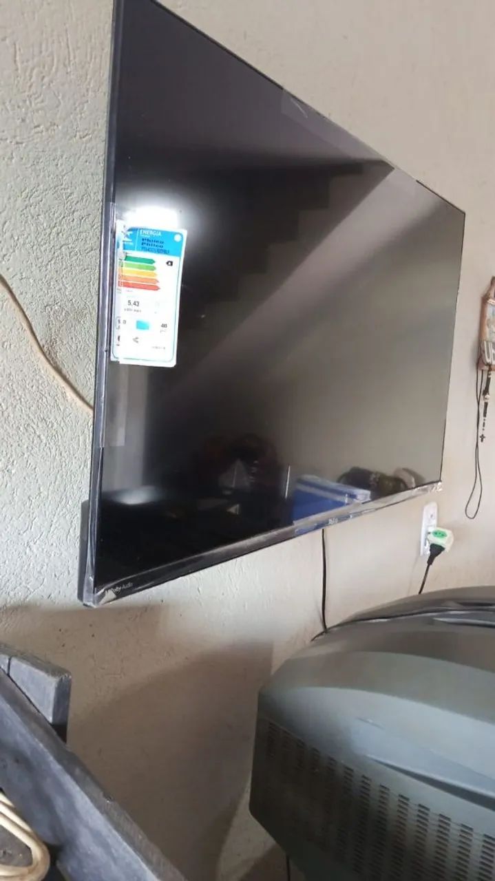 Vendo televisão Roku 43 polegadas  - Foto 2