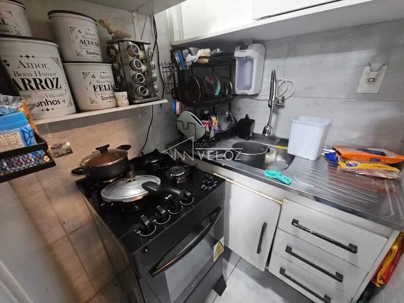 Kitnet/Conjugado : / Residencial / Centro