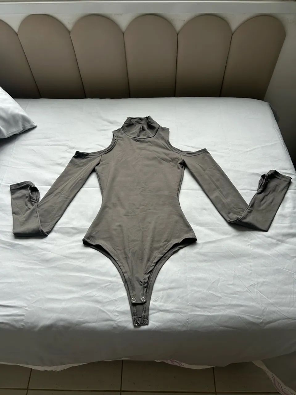 Vendo roupas no precinho, chamar no privado - Foto 2