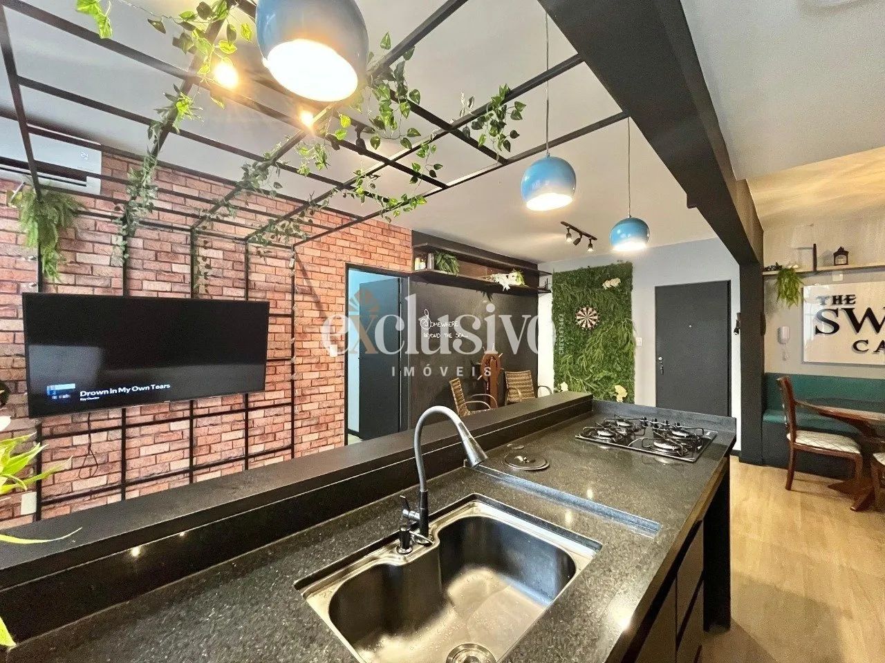 Apartamento 2 Dormitórios com Suíte em Coqueiros - Reformado - Foto 5