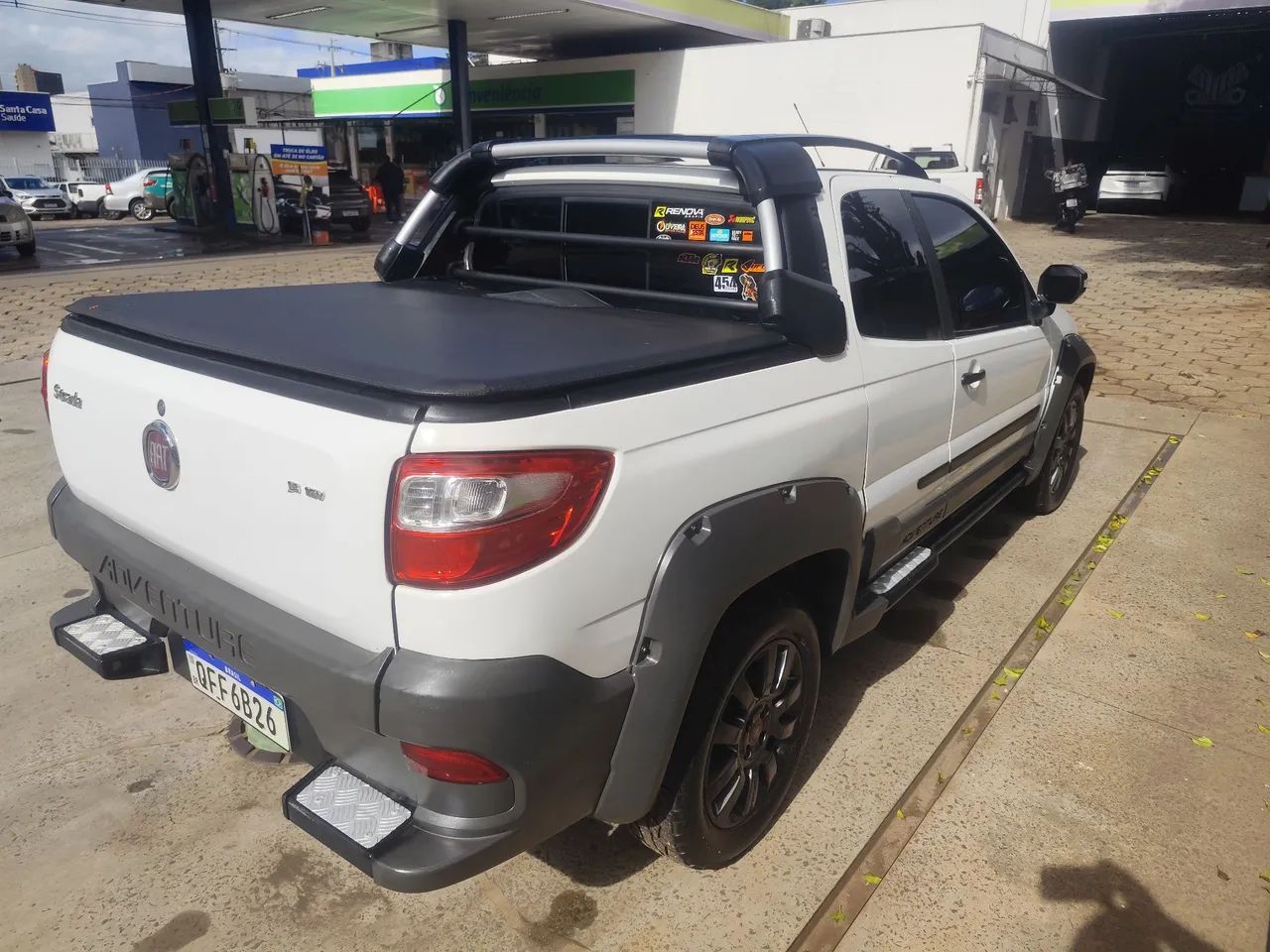 Fiat Strada Adventure1.8/ 1.8 Locker Flex CD 2015 - Foto 4